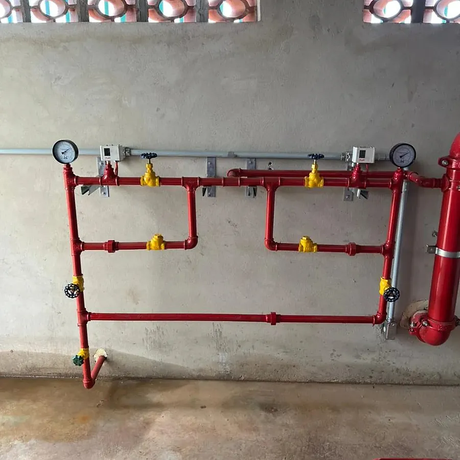 Barrilete da casa de bombas com manômetros