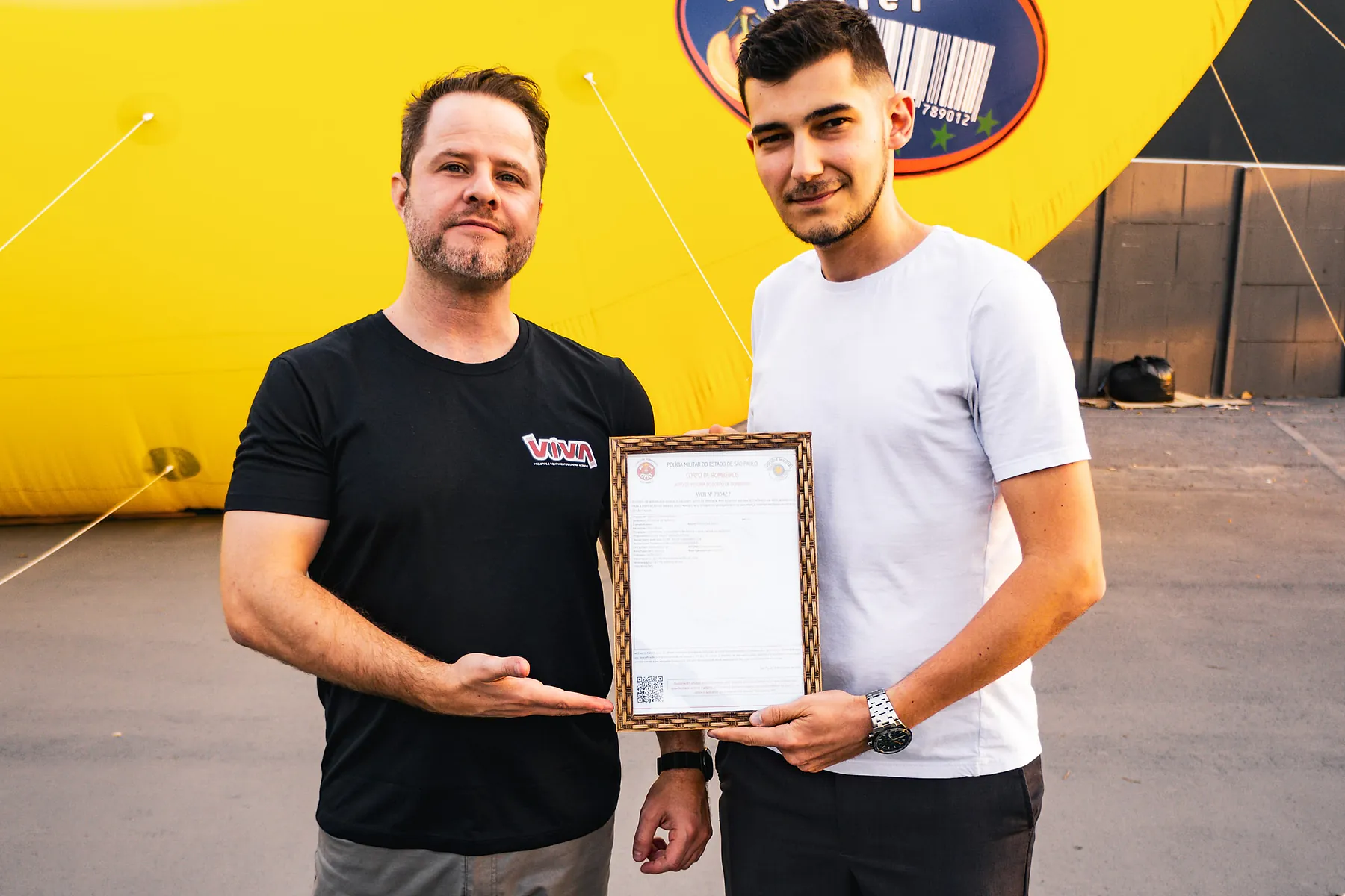 Entrega de documentação em comércio
