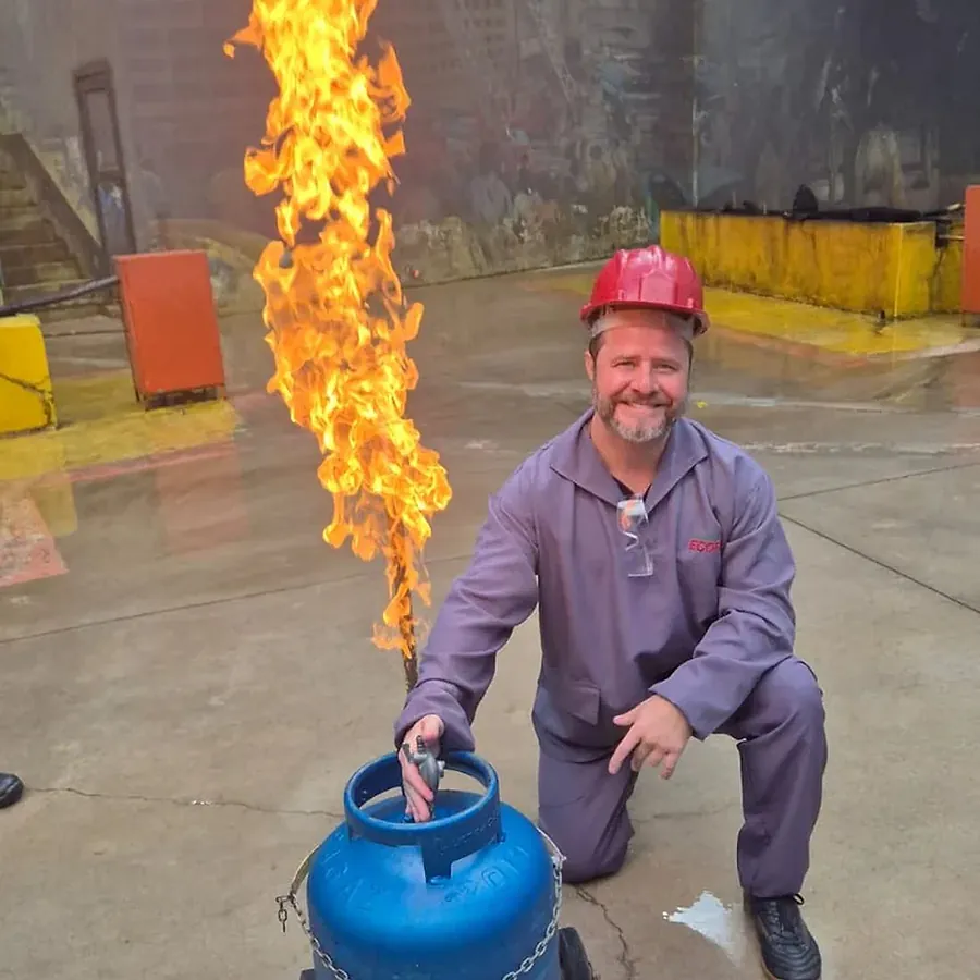 Treinamento prático com extintor